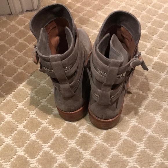 Vince Camuto signature boots - Picture 4 of 6